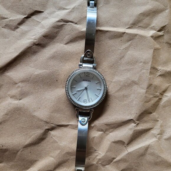 WOMANS FOSSIL WATCH - Picture 1 of 7